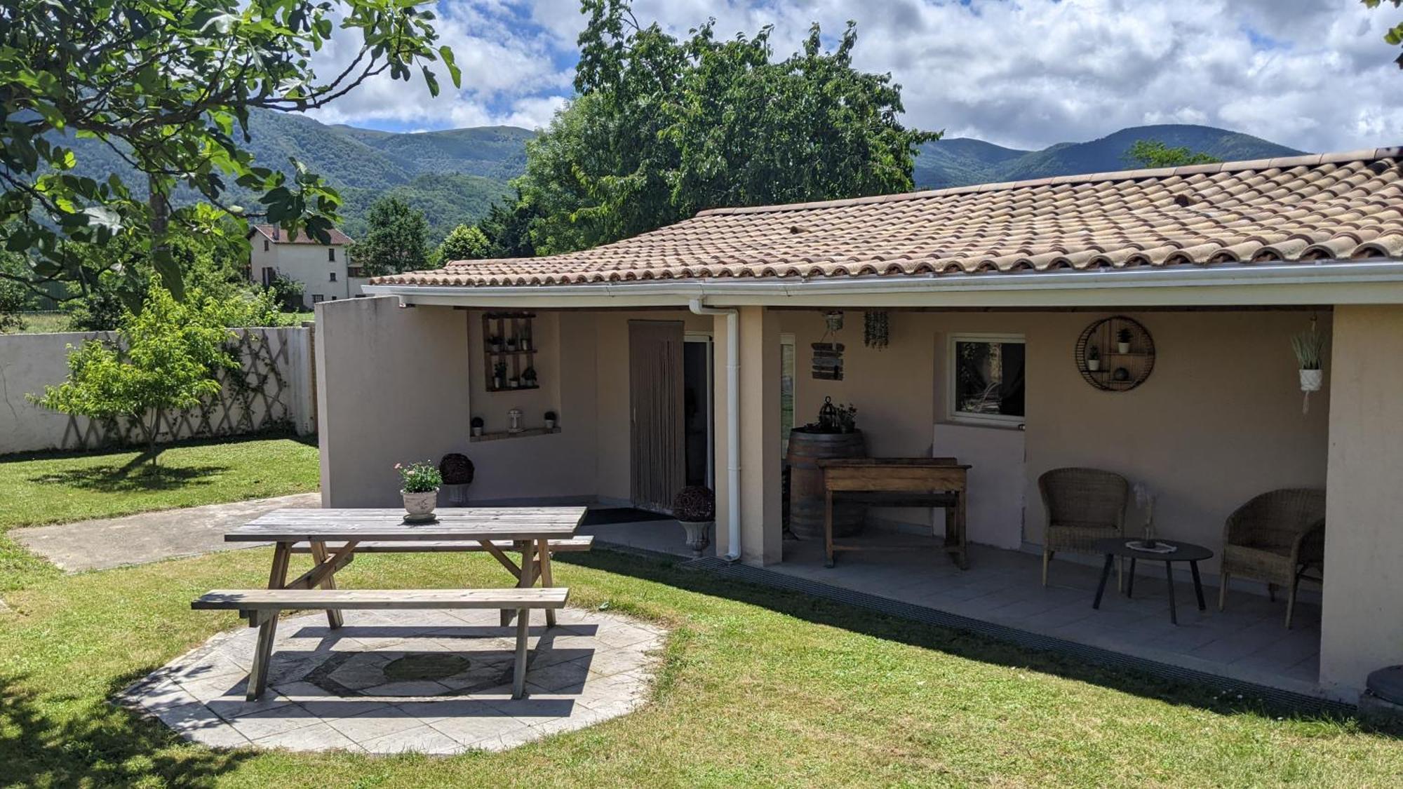 L'oustal Dels Amics Holiday home *